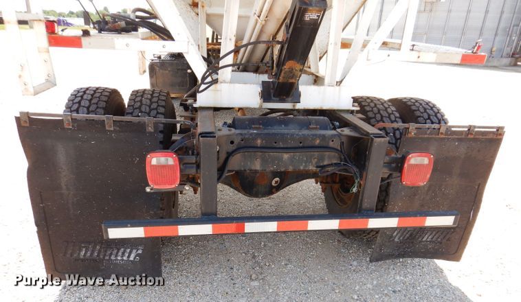 image for item IQ9703 1994 GMC TopKick C6500  seed tender truck