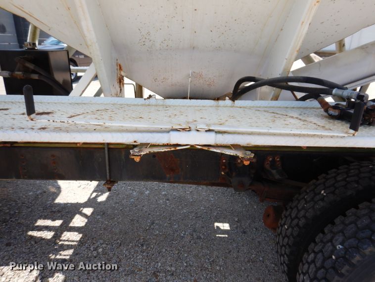 image for item IQ9703 1994 GMC TopKick C6500  seed tender truck