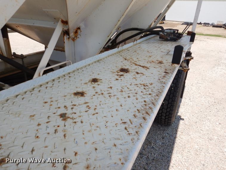 image for item IQ9703 1994 GMC TopKick C6500  seed tender truck