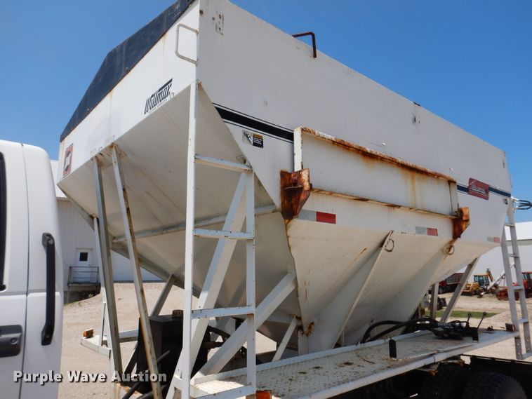 image for item IQ9703 1994 GMC TopKick C6500  seed tender truck