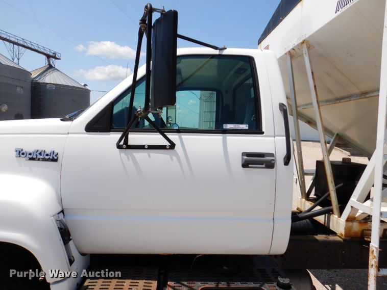 image for item IQ9703 1994 GMC TopKick C6500  seed tender truck