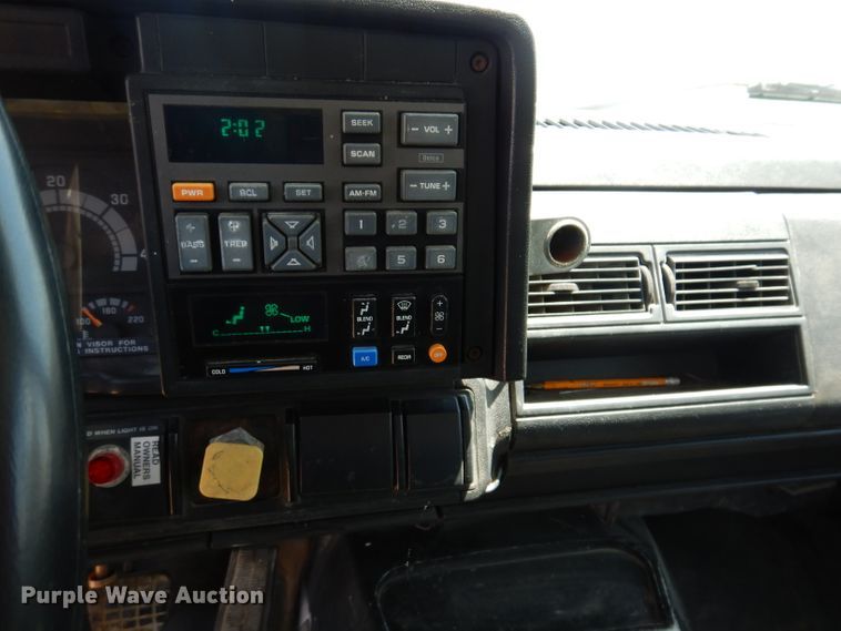 image for item IQ9703 1994 GMC TopKick C6500  seed tender truck