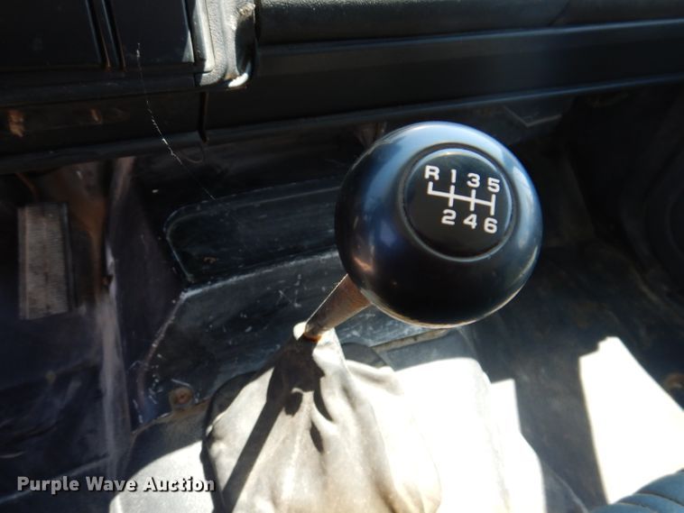 image for item IQ9703 1994 GMC TopKick C6500  seed tender truck