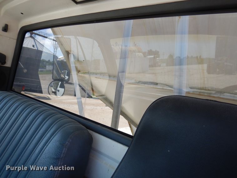 image for item IQ9703 1994 GMC TopKick C6500  seed tender truck