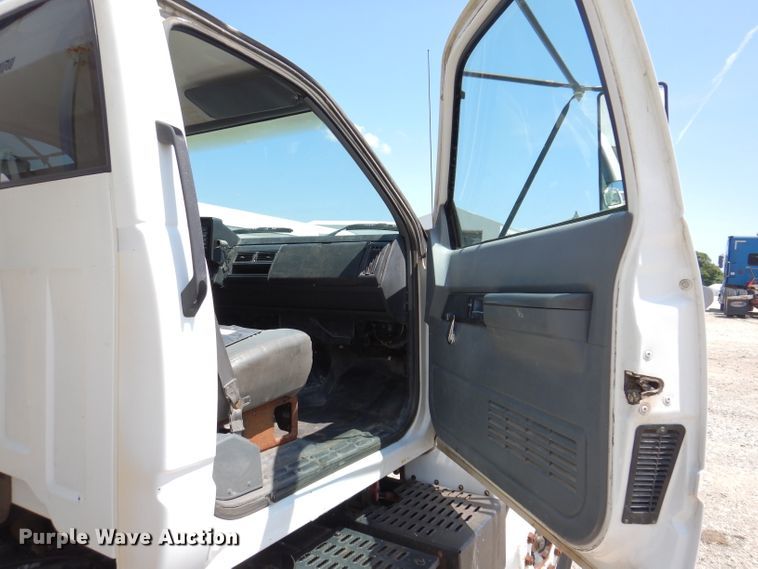 image for item IQ9703 1994 GMC TopKick C6500  seed tender truck