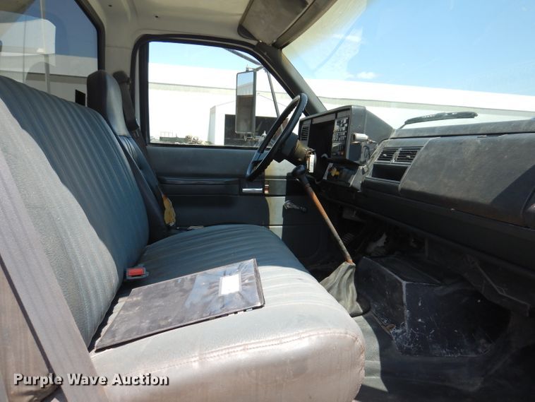 image for item IQ9703 1994 GMC TopKick C6500  seed tender truck