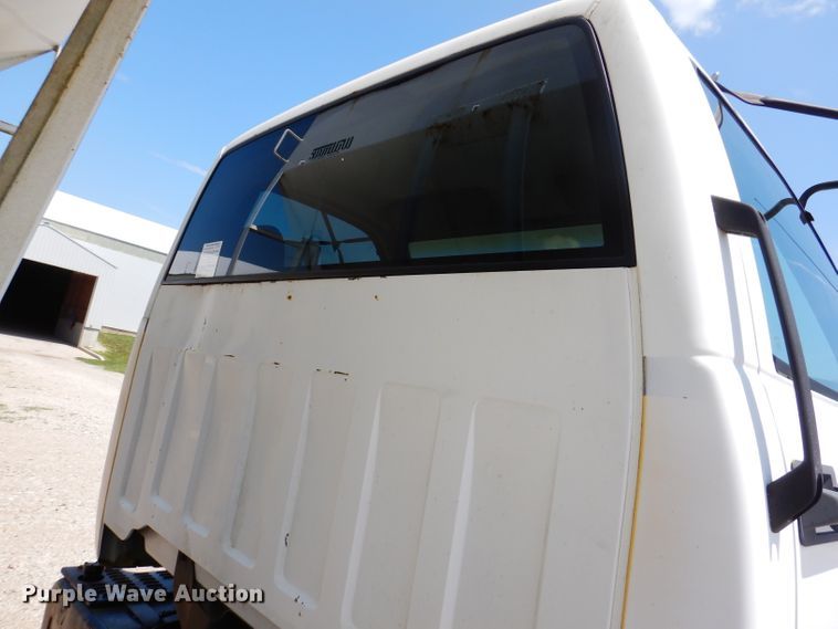 image for item IQ9703 1994 GMC TopKick C6500  seed tender truck