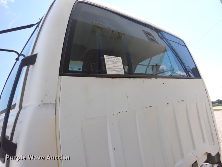 image for item IQ9703 1994 GMC TopKick C6500  seed tender truck