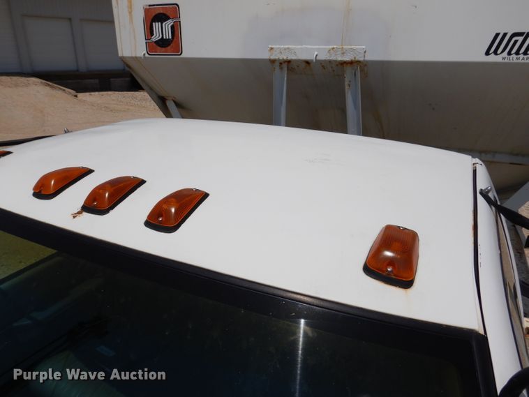 image for item IQ9703 1994 GMC TopKick C6500  seed tender truck