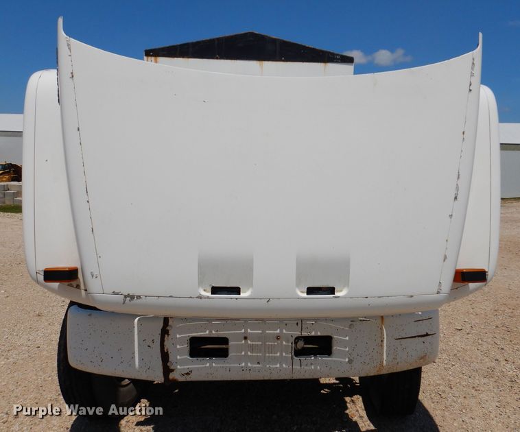 image for item IQ9703 1994 GMC TopKick C6500  seed tender truck