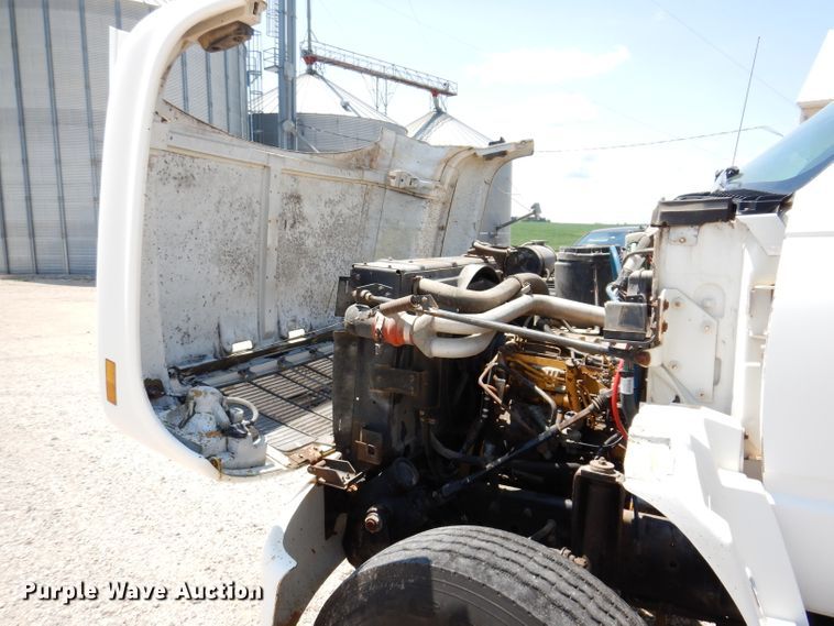 image for item IQ9703 1994 GMC TopKick C6500  seed tender truck