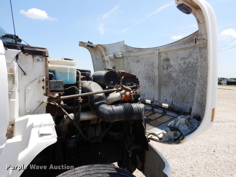 image for item IQ9703 1994 GMC TopKick C6500  seed tender truck