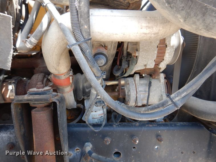 image for item IQ9703 1994 GMC TopKick C6500  seed tender truck