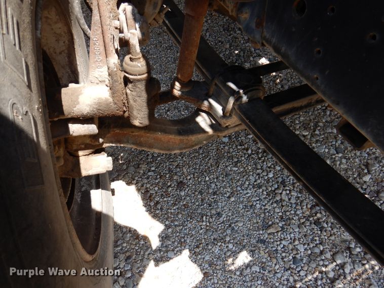 image for item IQ9703 1994 GMC TopKick C6500  seed tender truck