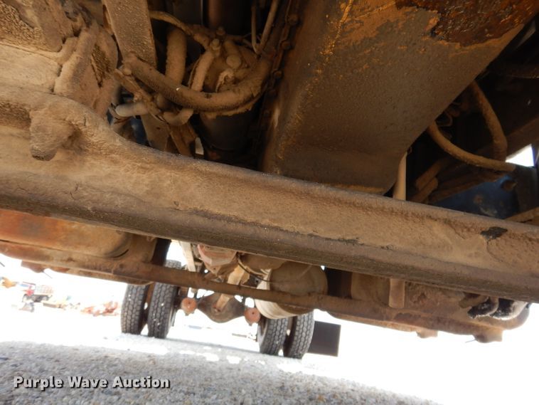 image for item IQ9703 1994 GMC TopKick C6500  seed tender truck