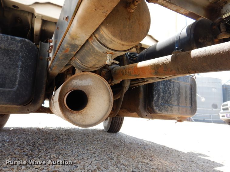 image for item IQ9703 1994 GMC TopKick C6500  seed tender truck