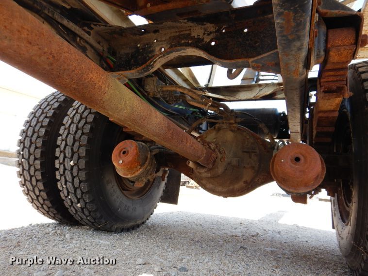 image for item IQ9703 1994 GMC TopKick C6500  seed tender truck