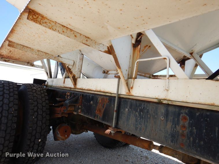 image for item IQ9703 1994 GMC TopKick C6500  seed tender truck