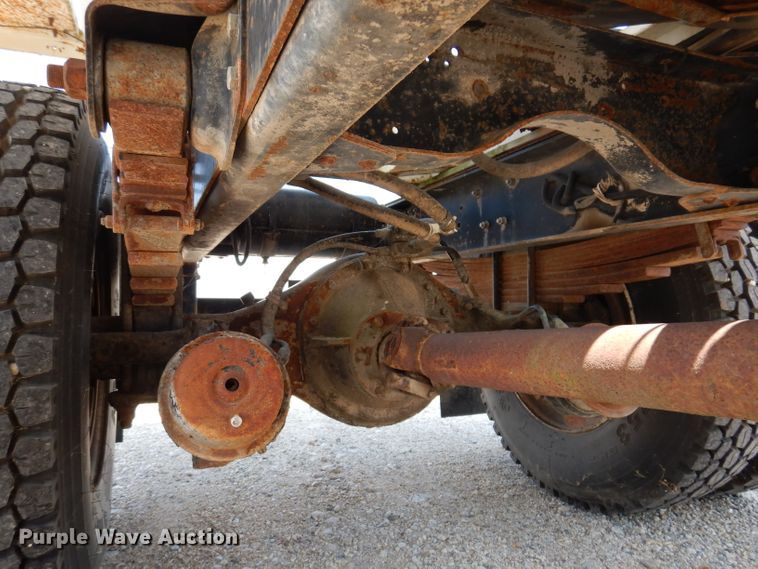 image for item IQ9703 1994 GMC TopKick C6500  seed tender truck