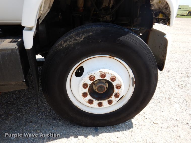 image for item IQ9703 1994 GMC TopKick C6500  seed tender truck