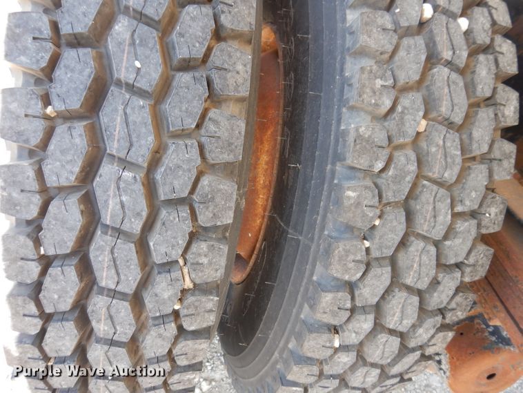 image for item IQ9703 1994 GMC TopKick C6500  seed tender truck