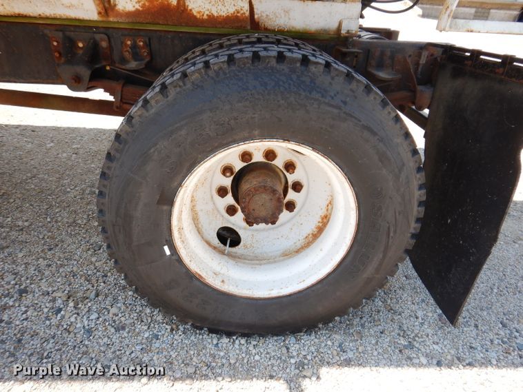 image for item IQ9703 1994 GMC TopKick C6500  seed tender truck