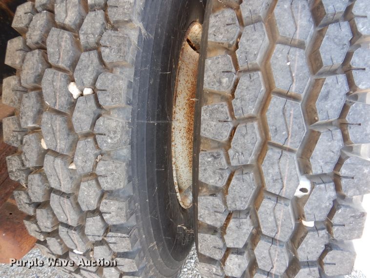 image for item IQ9703 1994 GMC TopKick C6500  seed tender truck