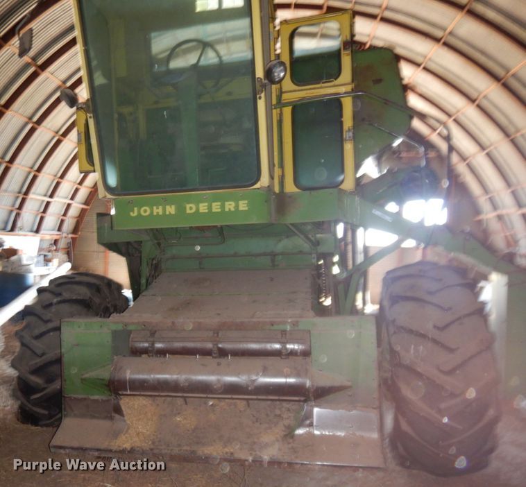 image for item JZ9914 1966 John Deere 105  combine