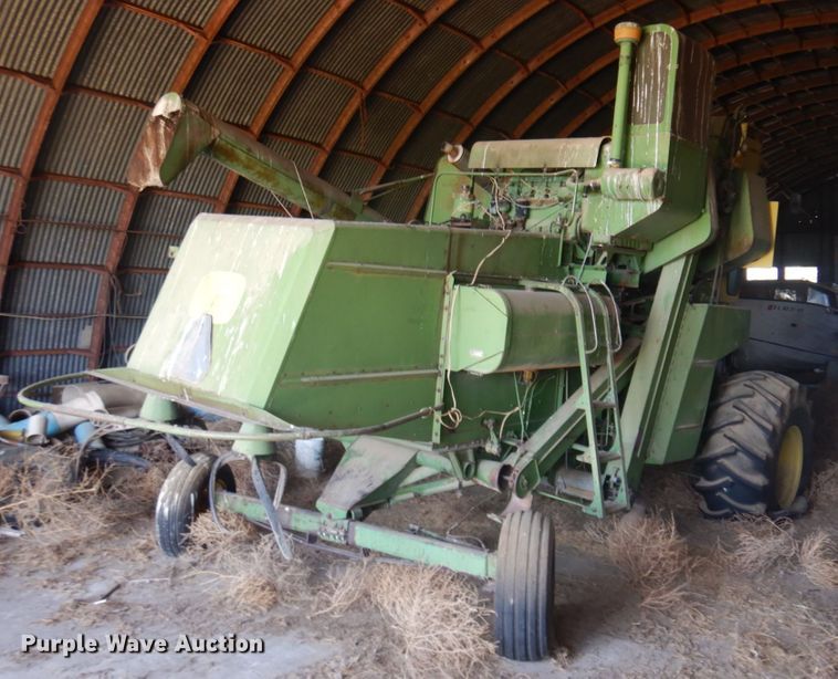 image for item JZ9914 1966 John Deere 105  combine