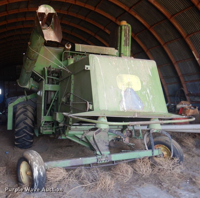image for item JZ9914 1966 John Deere 105  combine