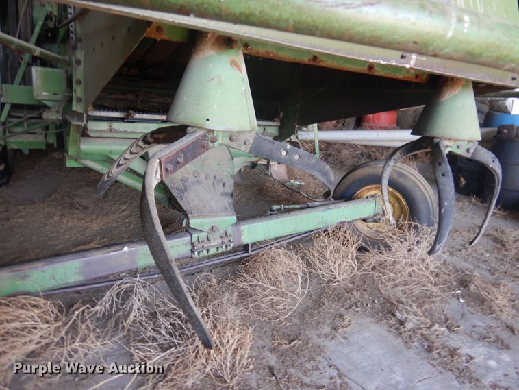 image for item JZ9914 1966 John Deere 105  combine