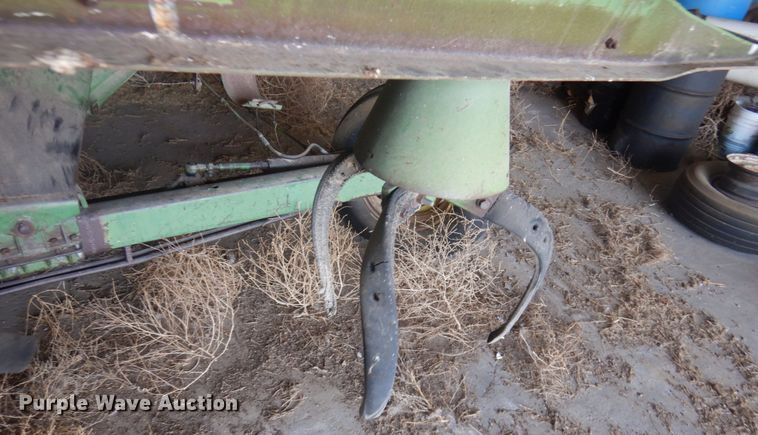 image for item JZ9914 1966 John Deere 105  combine