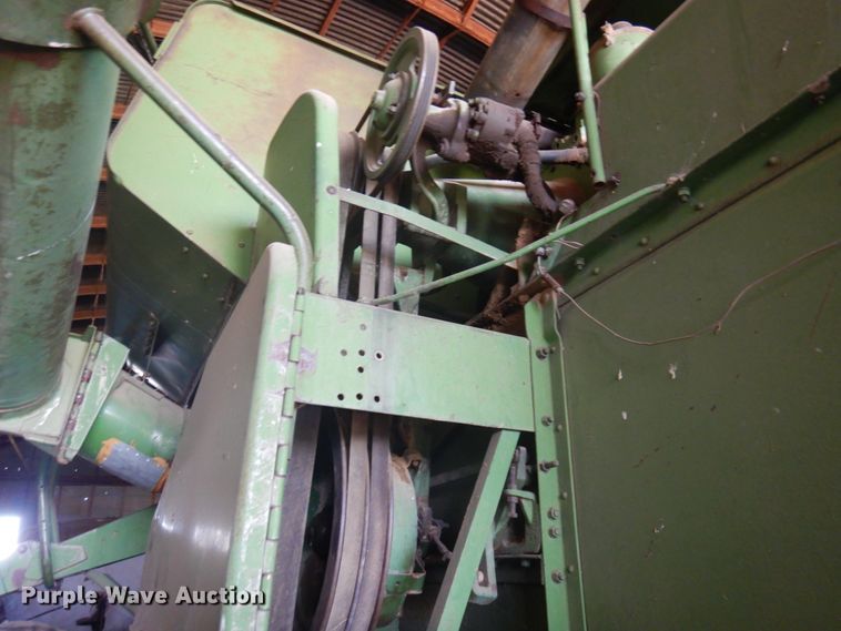 image for item JZ9914 1966 John Deere 105  combine