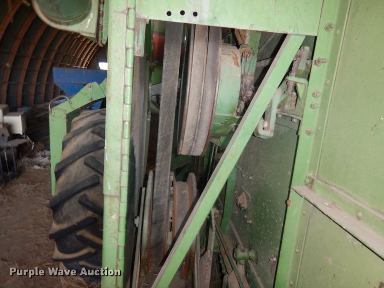 image for item JZ9914 1966 John Deere 105  combine
