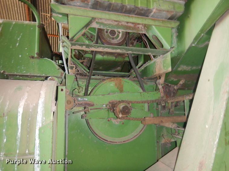 image for item JZ9914 1966 John Deere 105  combine