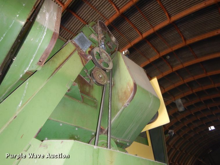 image for item JZ9914 1966 John Deere 105  combine