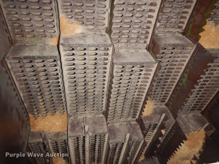 image for item JZ9914 1966 John Deere 105  combine