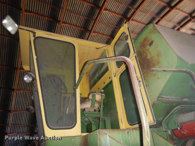 image for item JZ9914 1966 John Deere 105  combine