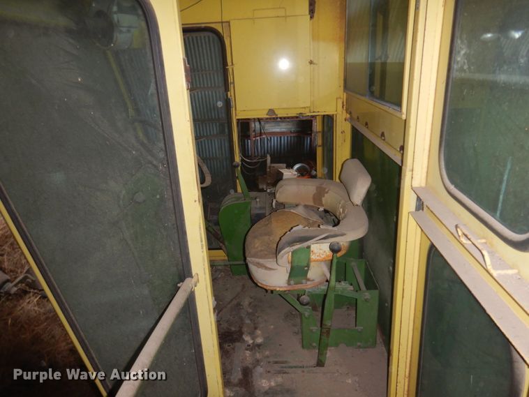 image for item JZ9914 1966 John Deere 105  combine