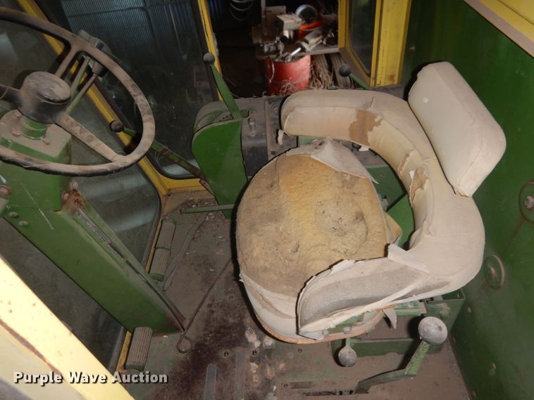 image for item JZ9914 1966 John Deere 105  combine