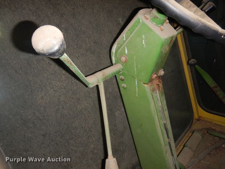 image for item JZ9914 1966 John Deere 105  combine