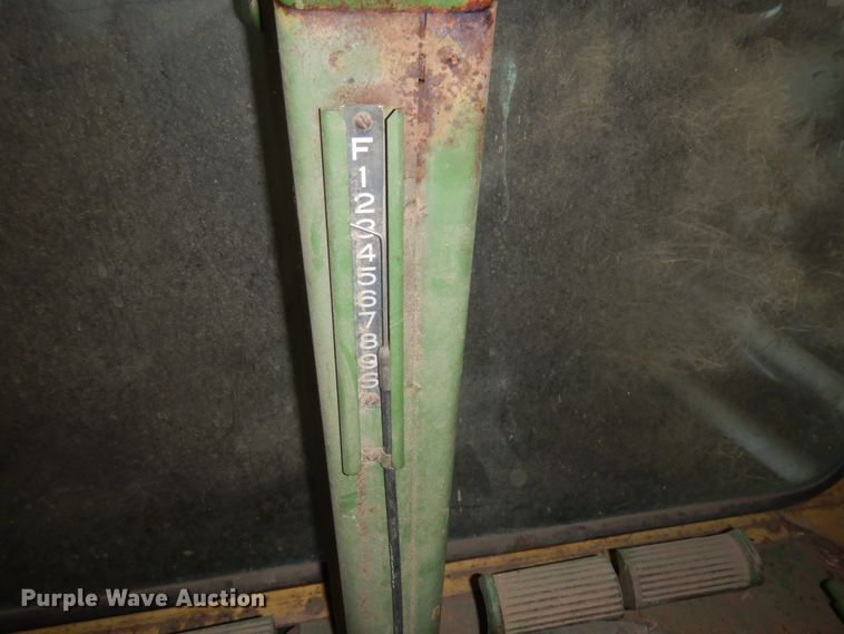 image for item JZ9914 1966 John Deere 105  combine