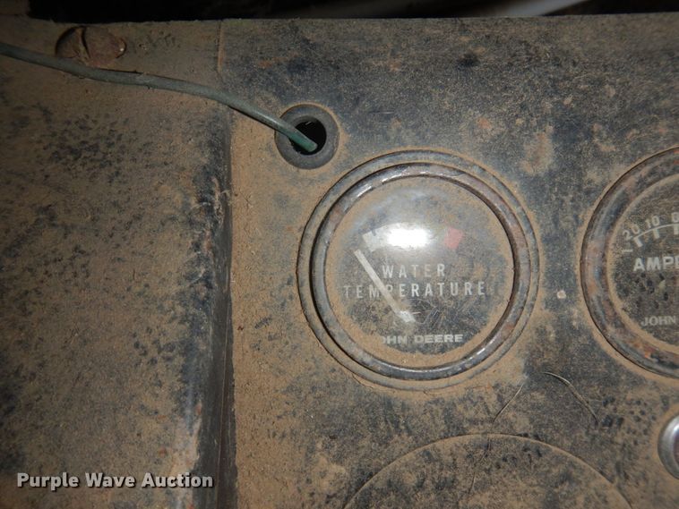 image for item JZ9914 1966 John Deere 105  combine