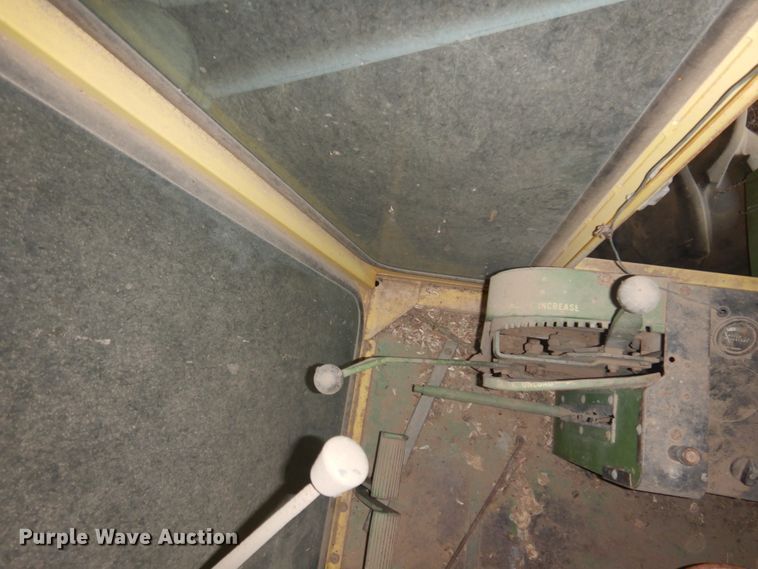 image for item JZ9914 1966 John Deere 105  combine