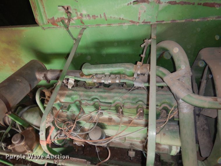 image for item JZ9914 1966 John Deere 105  combine