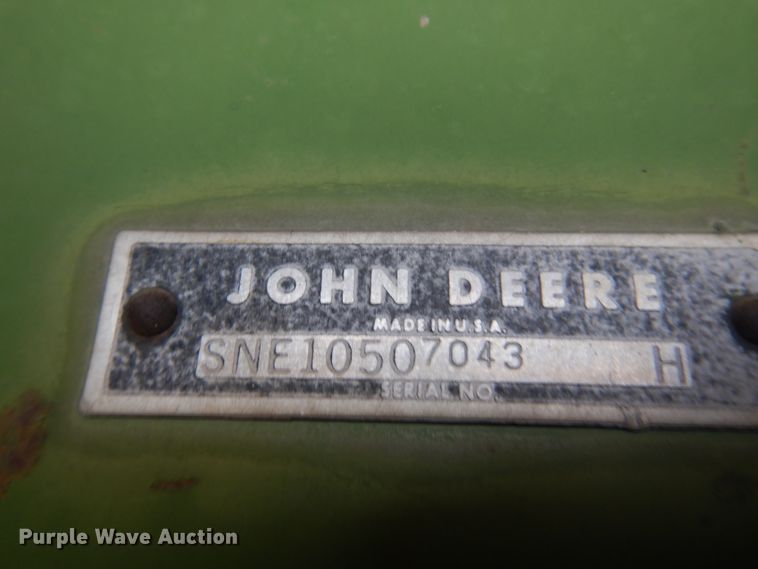 image for item JZ9914 1966 John Deere 105  combine