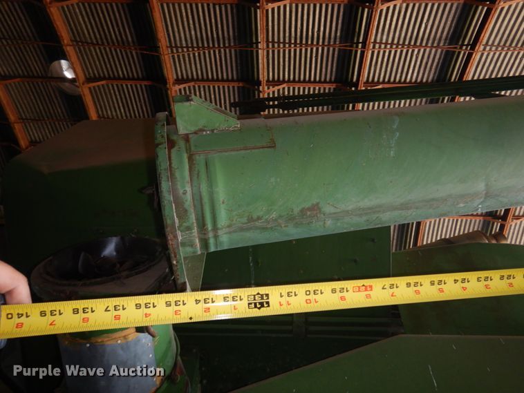 image for item JZ9914 1966 John Deere 105  combine