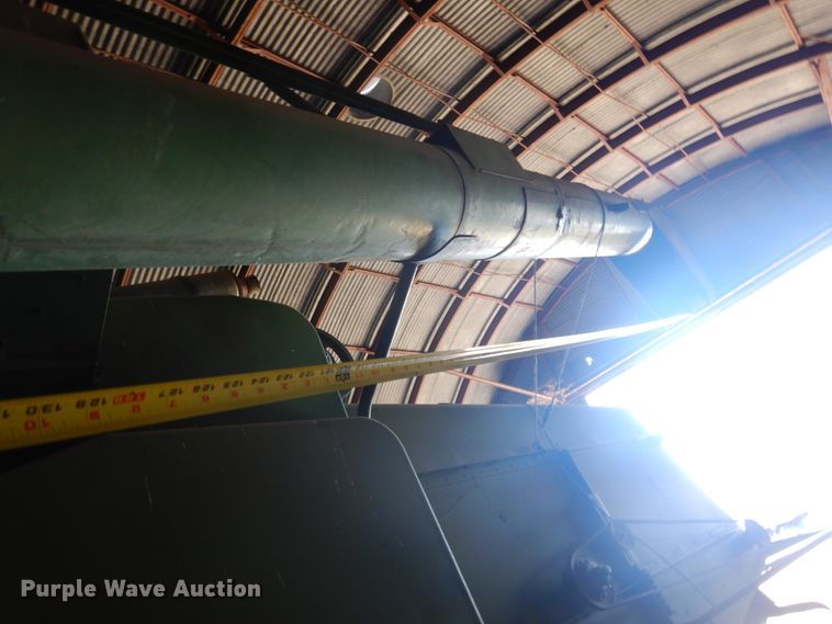 image for item JZ9914 1966 John Deere 105  combine