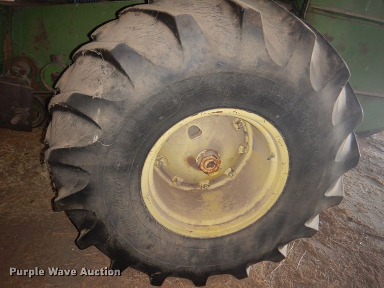image for item JZ9914 1966 John Deere 105  combine