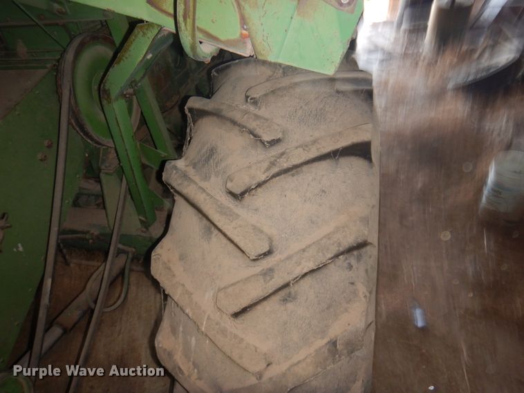 image for item JZ9914 1966 John Deere 105  combine